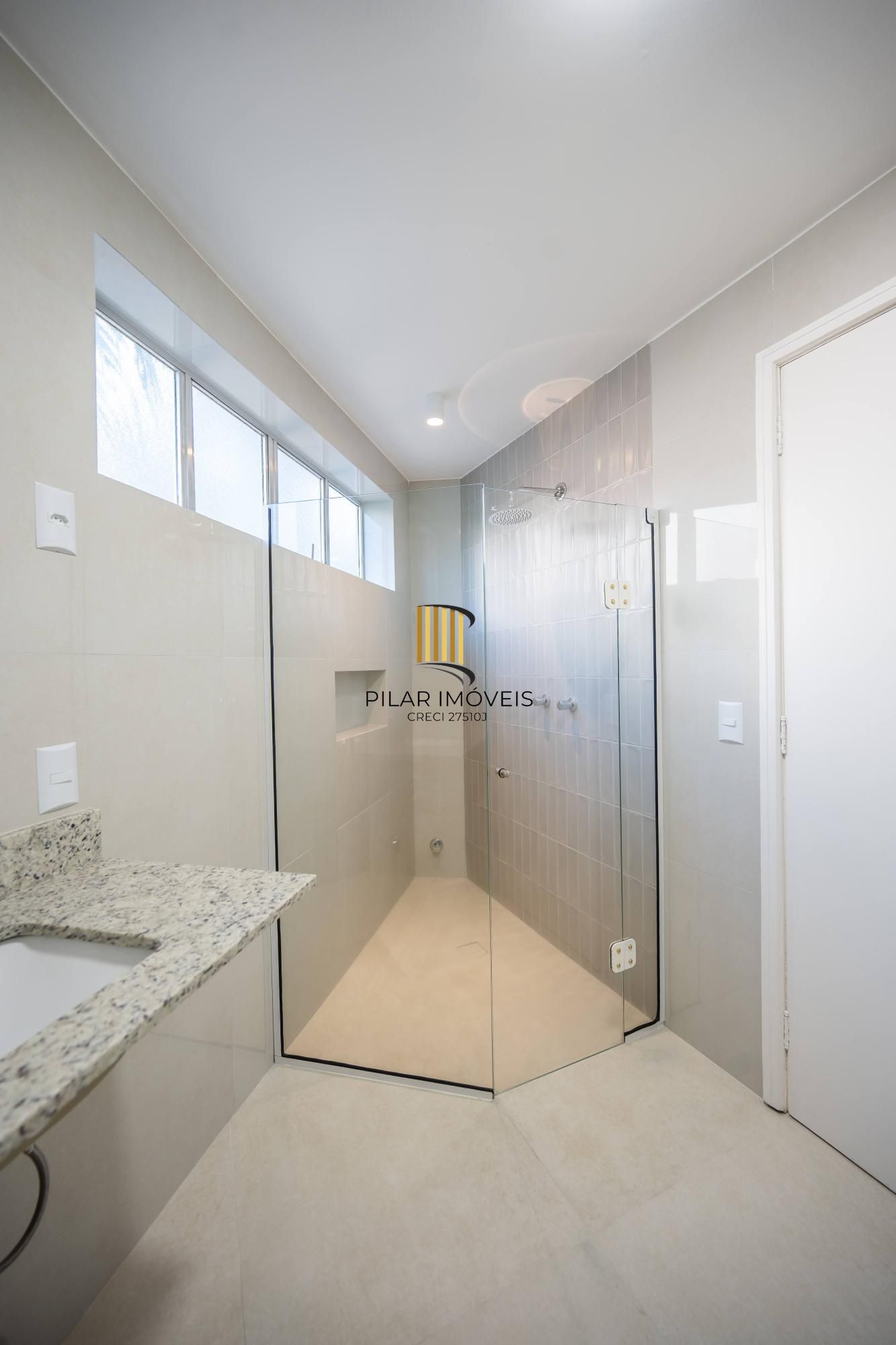 Apartamento com 3 suítes com vista e totalmente reforamdo no Moinhos de Vento