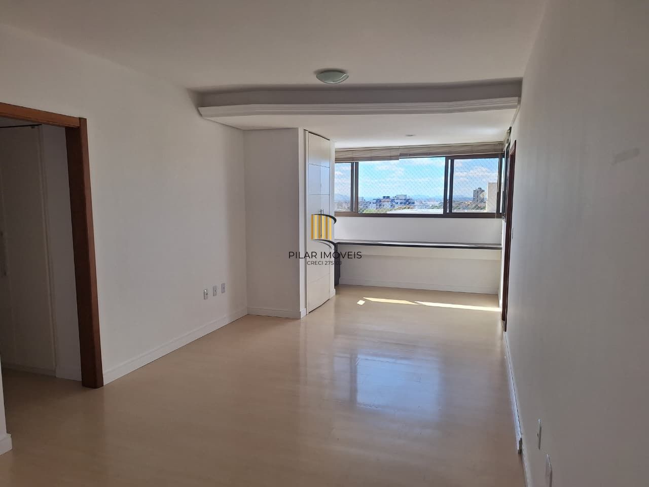 Amplo apartamento de 2D com suíte e vaga