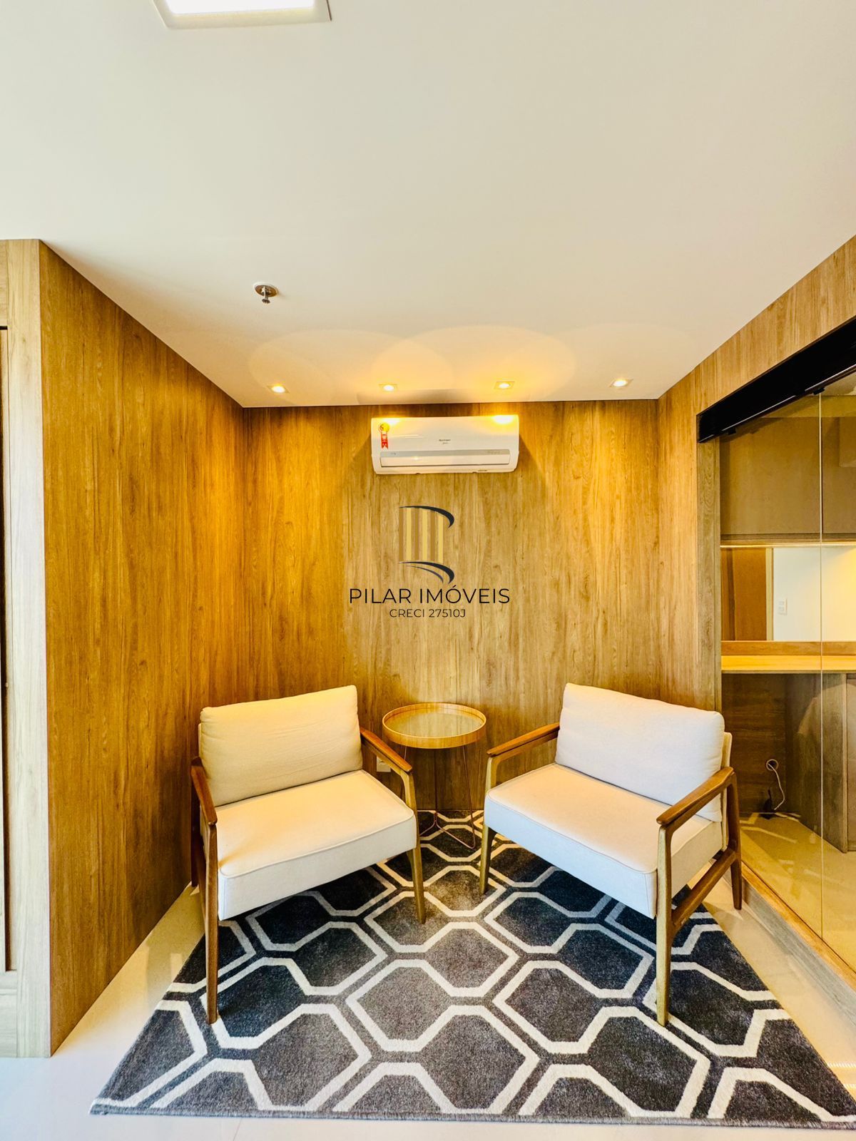 Conjunto/Sala MOBILIADA para Venda - 35m², 0 dormitórios, 1 vaga - Petrópolis