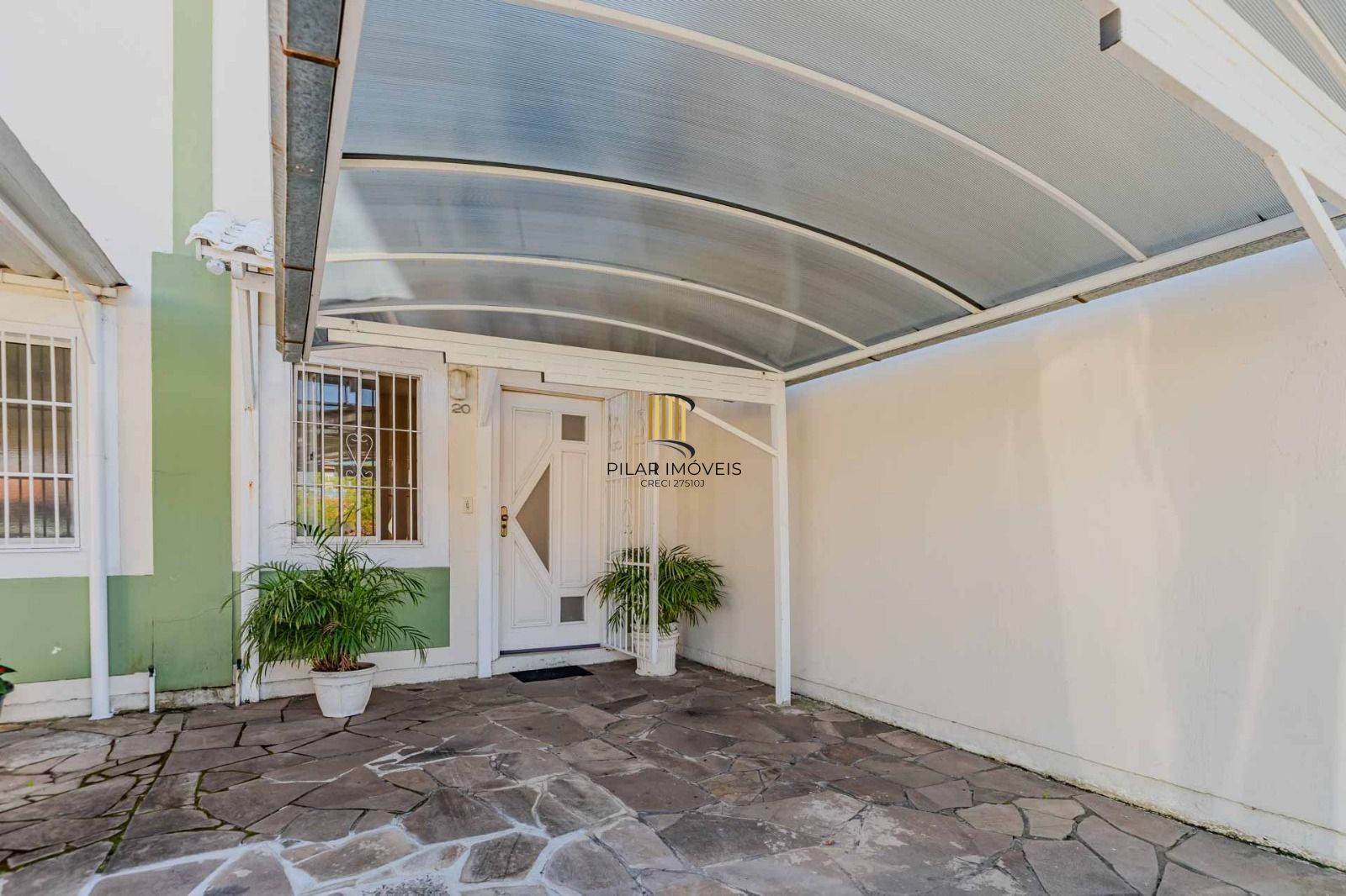 Sobrado com 2 ormitórios e 3 vagas de garagem