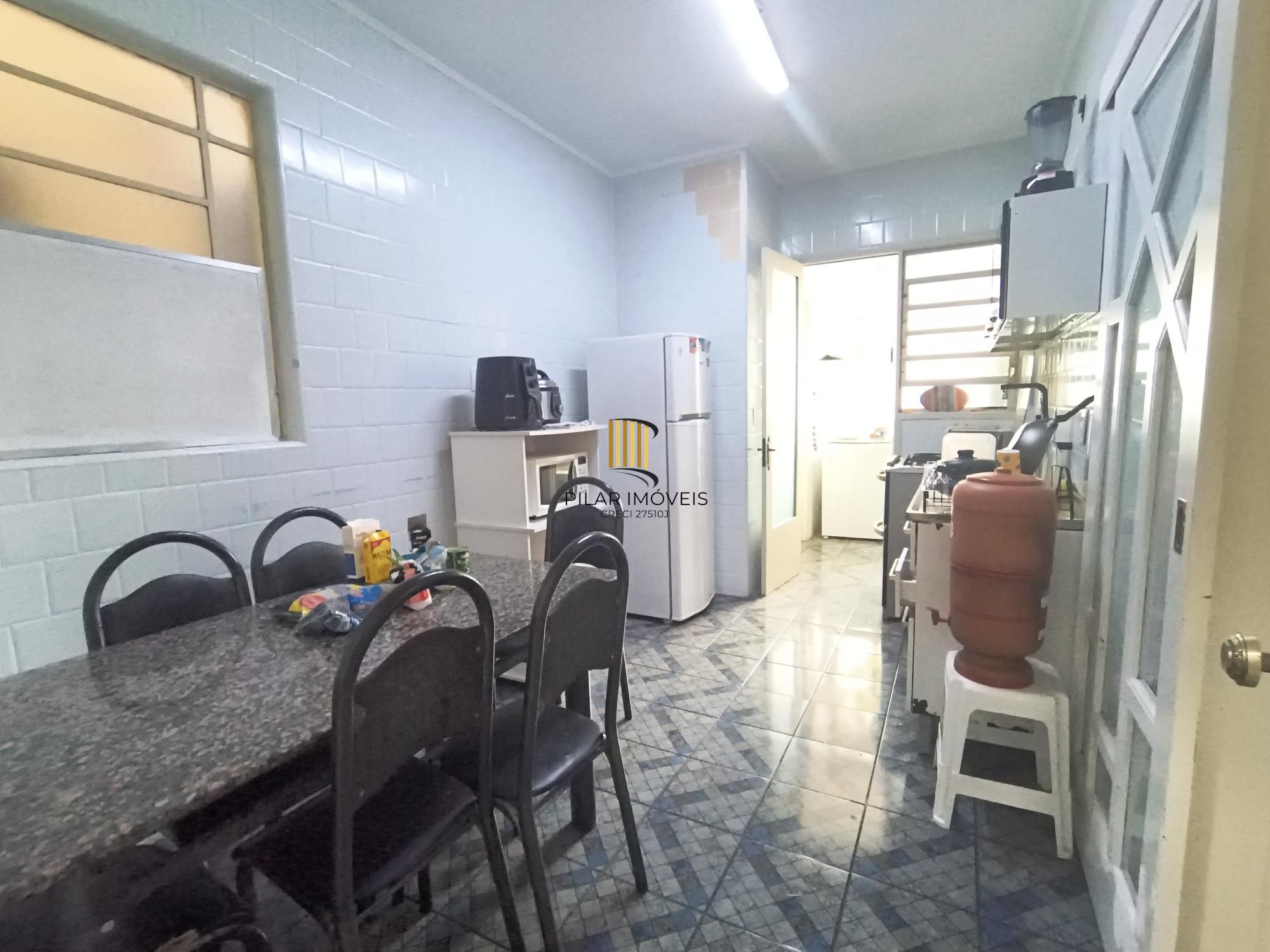 2 dormitórios com vaga escriturada no coração do Petrópolis