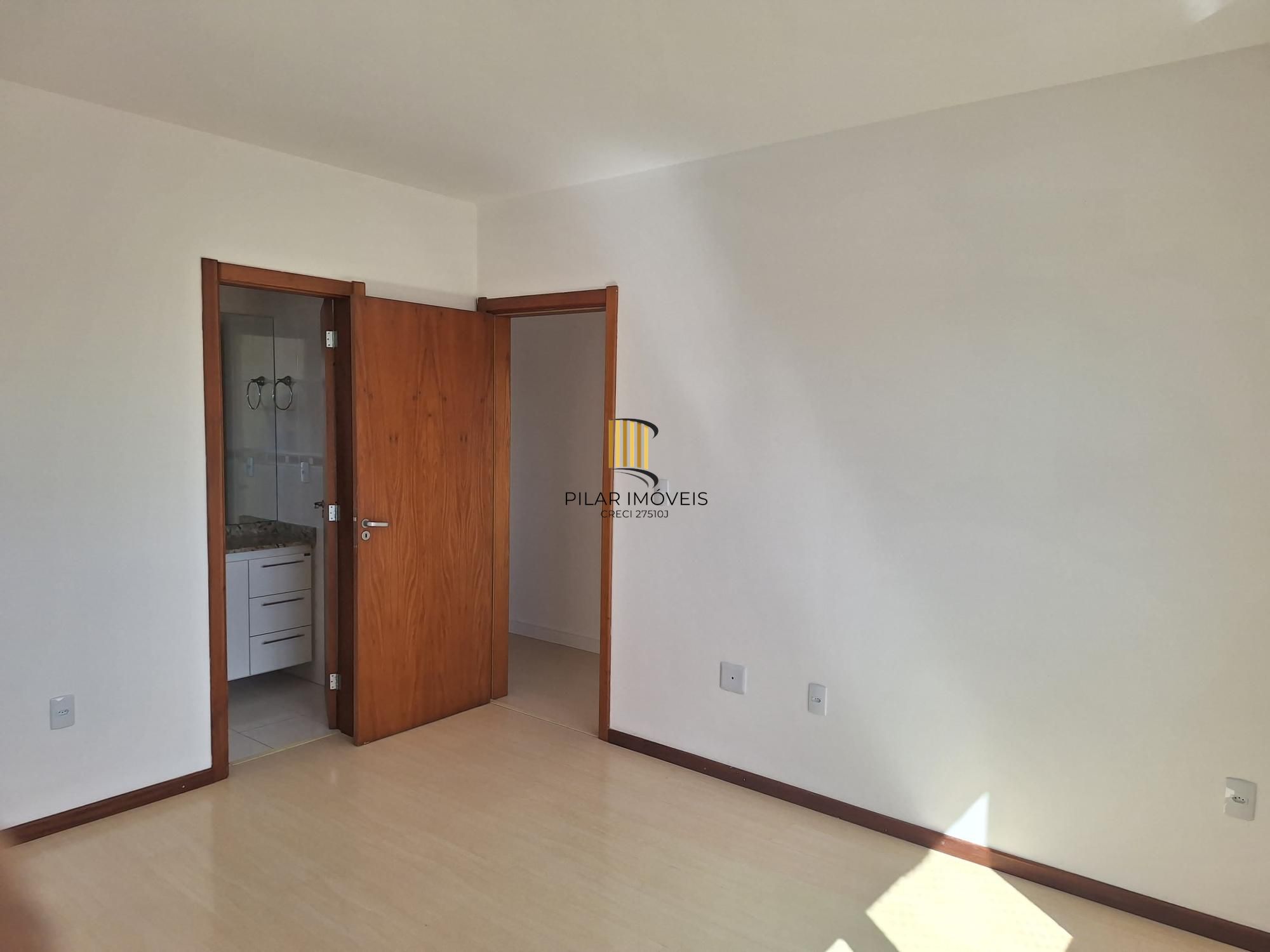Amplo apartamento de 2D com suíte e vaga