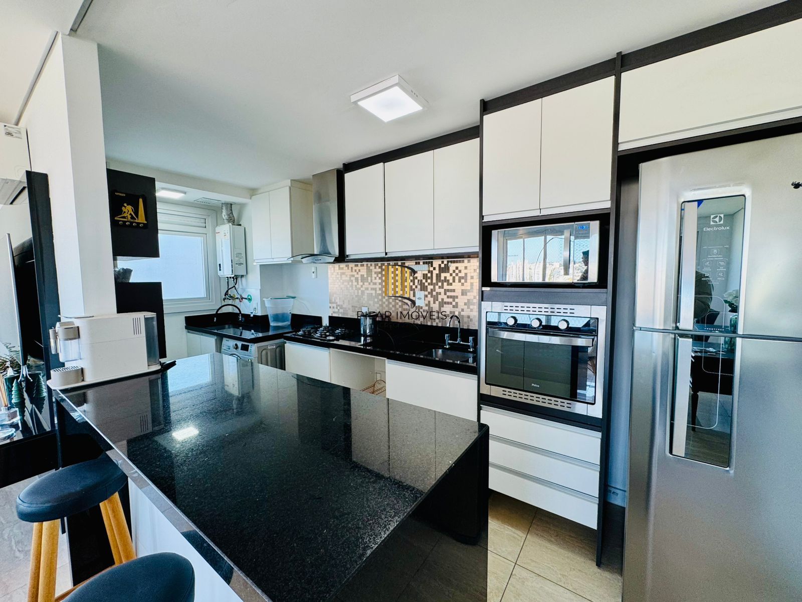 3 dormitórios, andar alto, mobiliado com lazer completo!