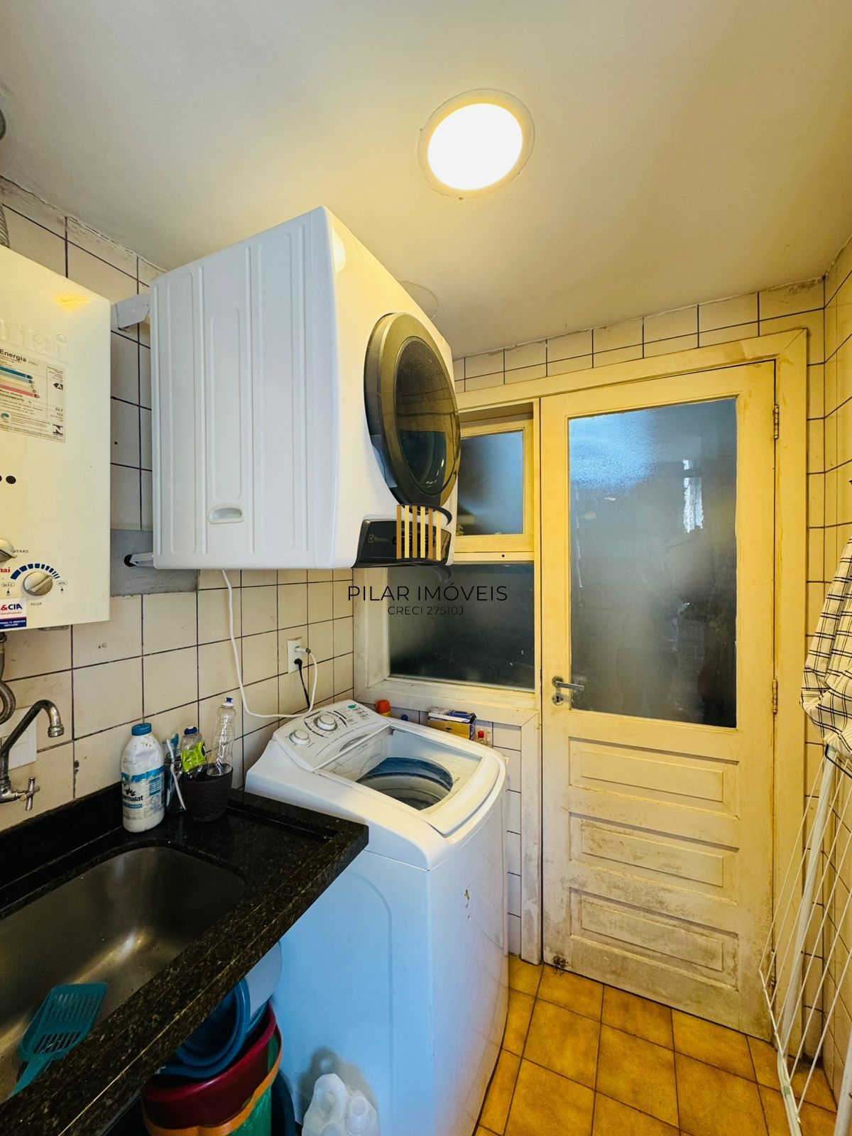 Apartamento Semimobiliado com  94,67 m² Privativos, 3 Dormitórios,