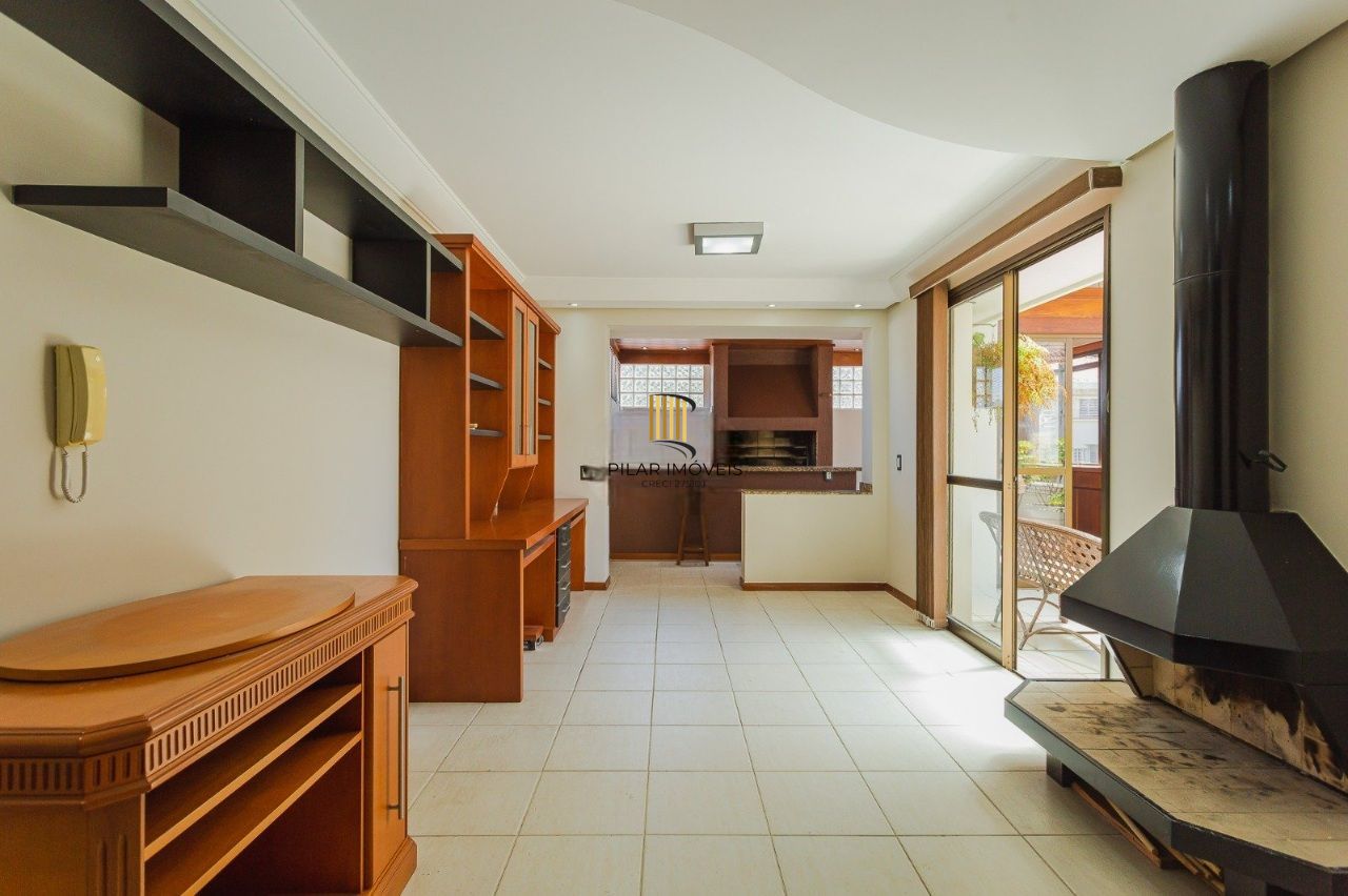 Cobertura charmosa com terraço e 2 vagas no Petrópolis