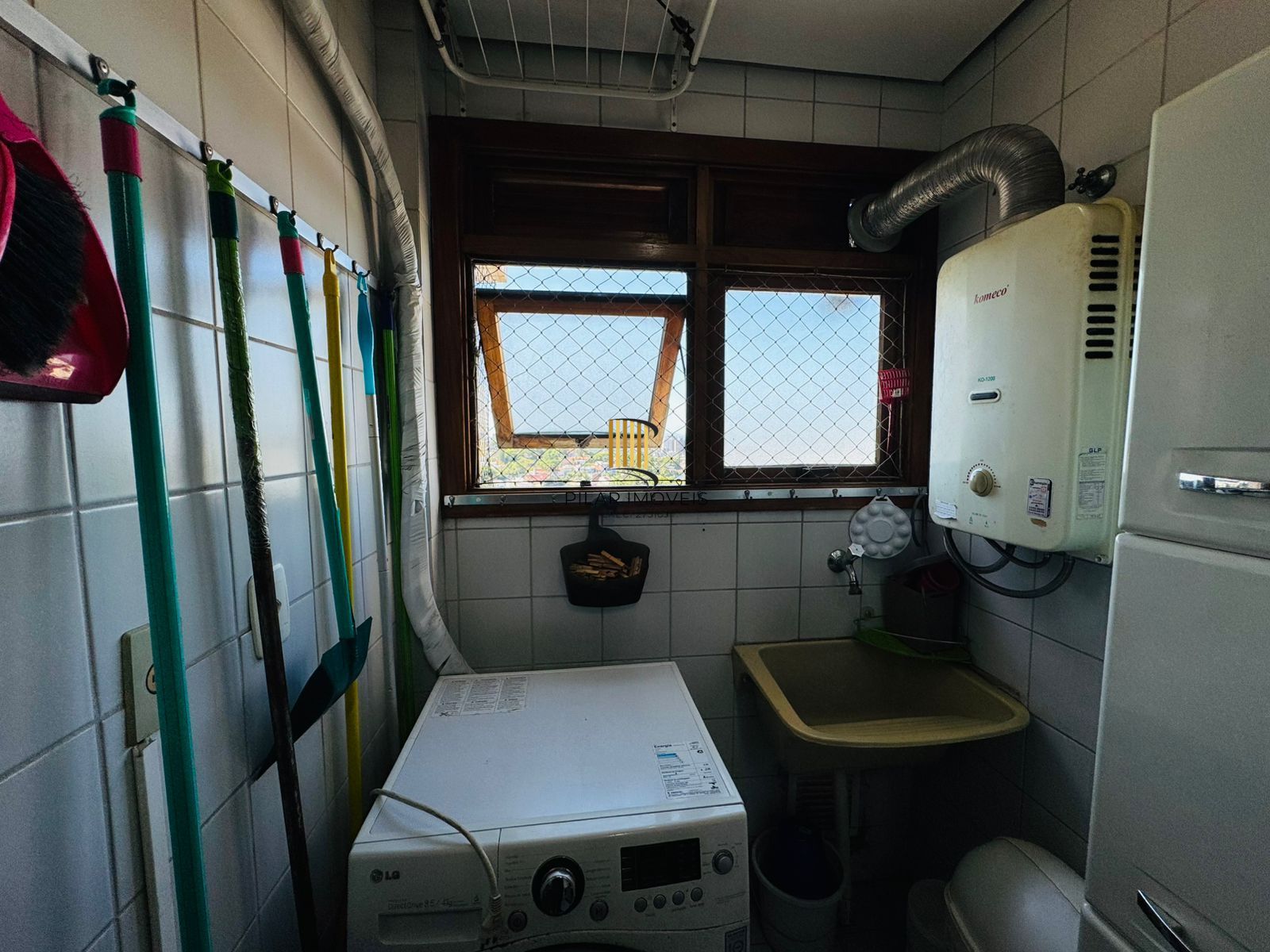 Cobertura com Terraço, Vista Livre e Porteira Fechada na Av. Protásio Alves