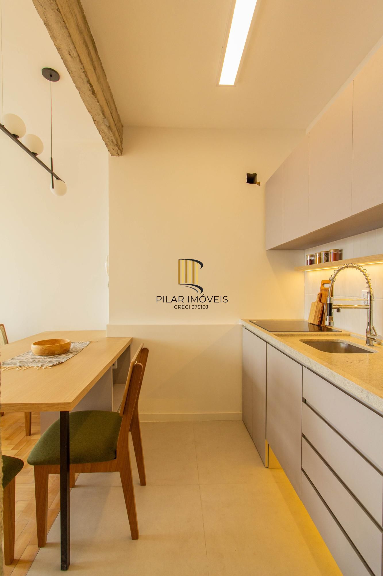 🌅  2 dormitórios junto ao Hospital Santa Casa, Reformado com Vista Única para o Guaíba