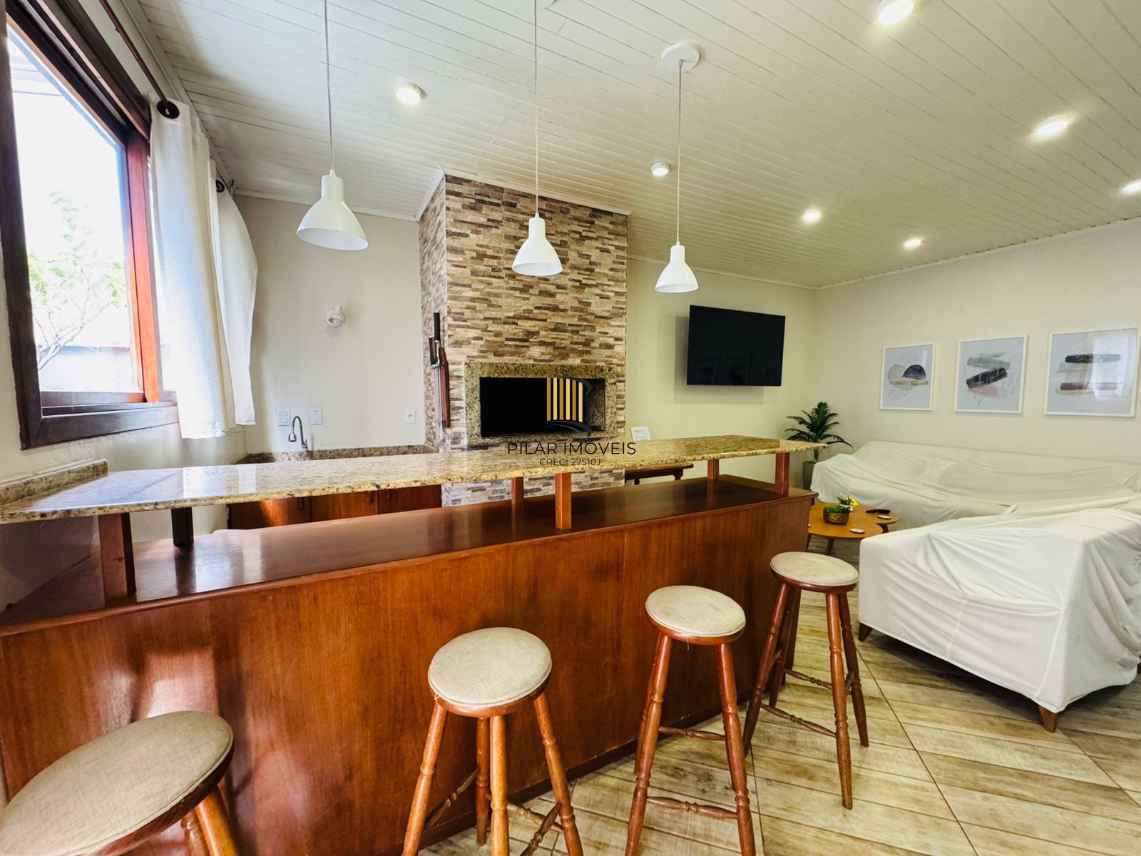 Cobertura com Terraço, Vista Livre e Porteira Fechada na Av. Protásio Alves