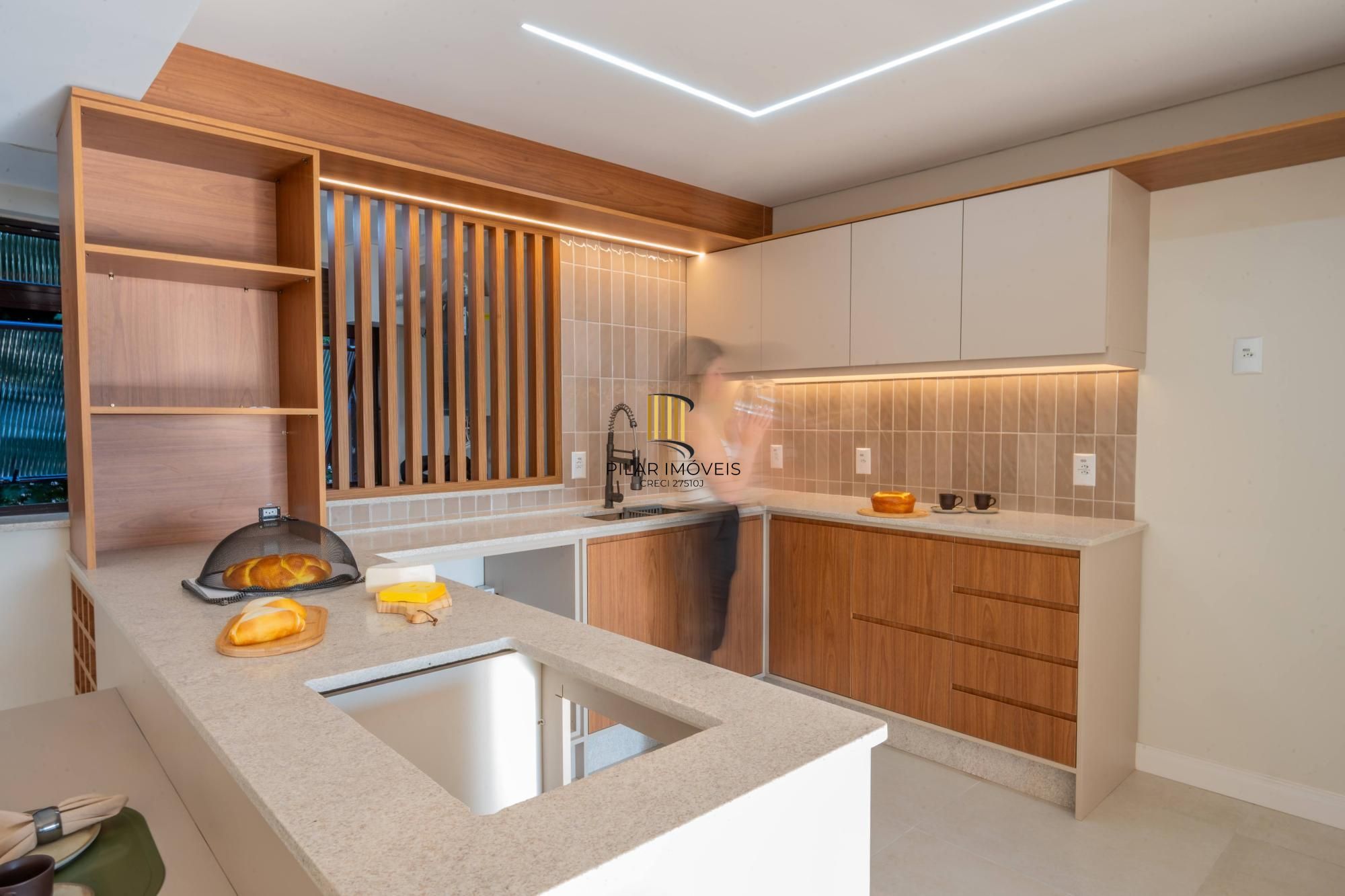Apartamento com 3 suítes com vista e totalmente reforamdo no Moinhos de Vento