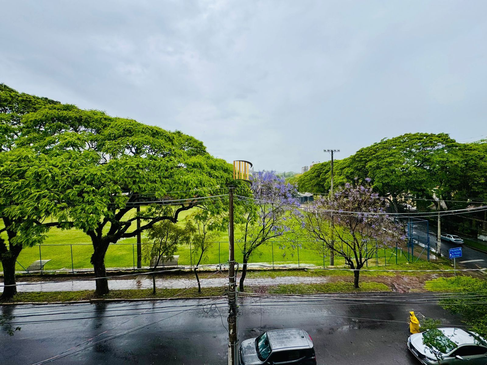 Apartamento 3 dormitórios com 1 suíte no bairro Petrópolis em Porto Alegre.