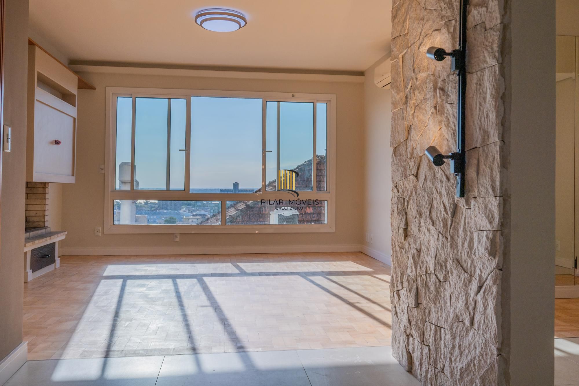 Apartamento com 3 suítes com vista e totalmente reforamdo no Moinhos de Vento