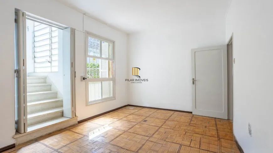 Casa Ampla com Pátio e Excelente Localização no Petrópolis
