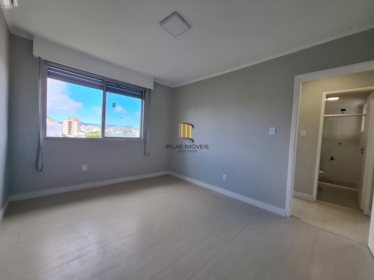 Apartamento à venda 2 quartos com vaga reformado na Cidade Baixa Porto Alegre