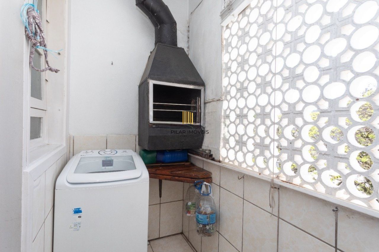 Amplo Apartamento de 3 Dormitórios com Churrasqueira no Bairro Floresta