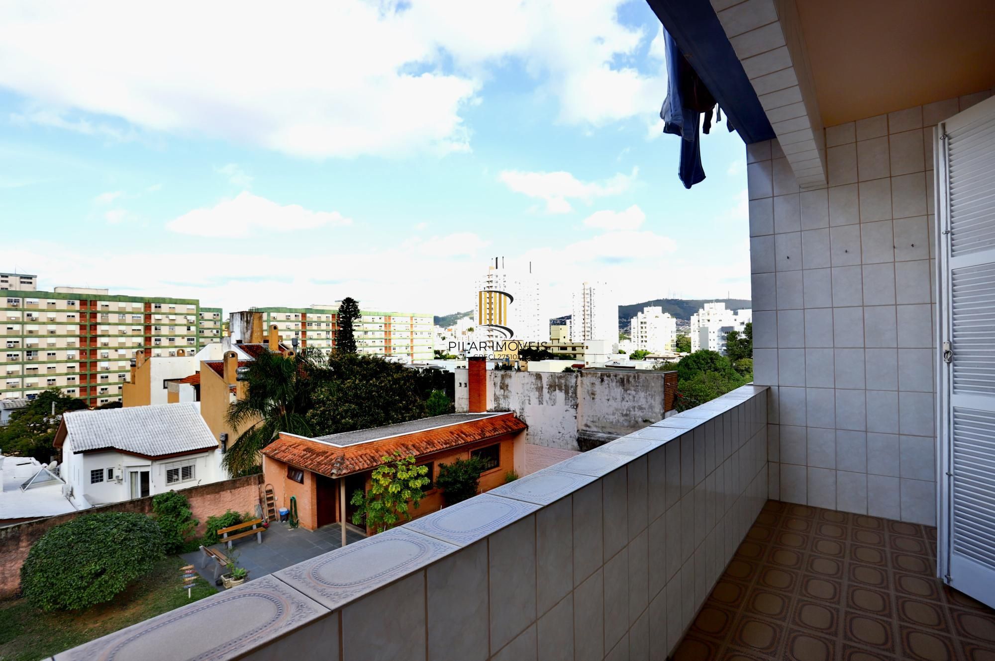 3 dormitórios com 94 privativos com sacada, sol leste, possui 1 vaga