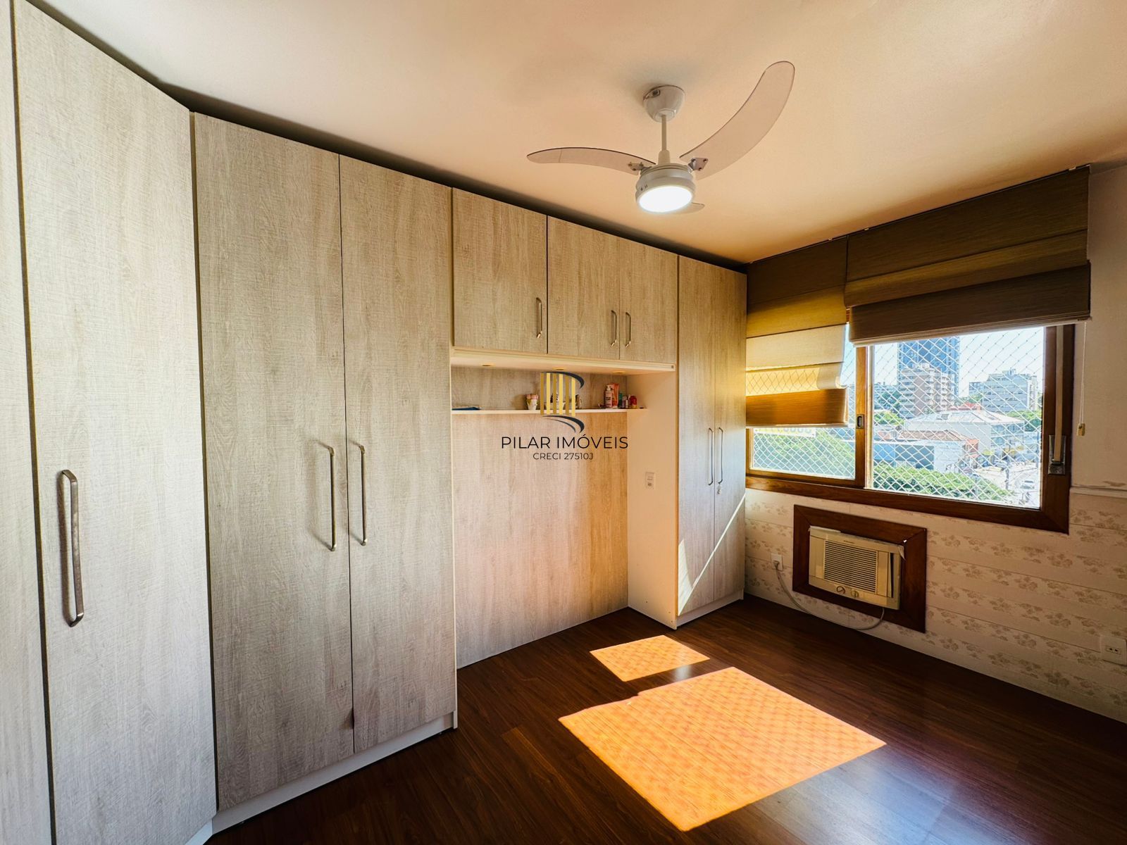 Cobertura com Terraço, Vista Livre e Porteira Fechada na Av. Protásio Alves