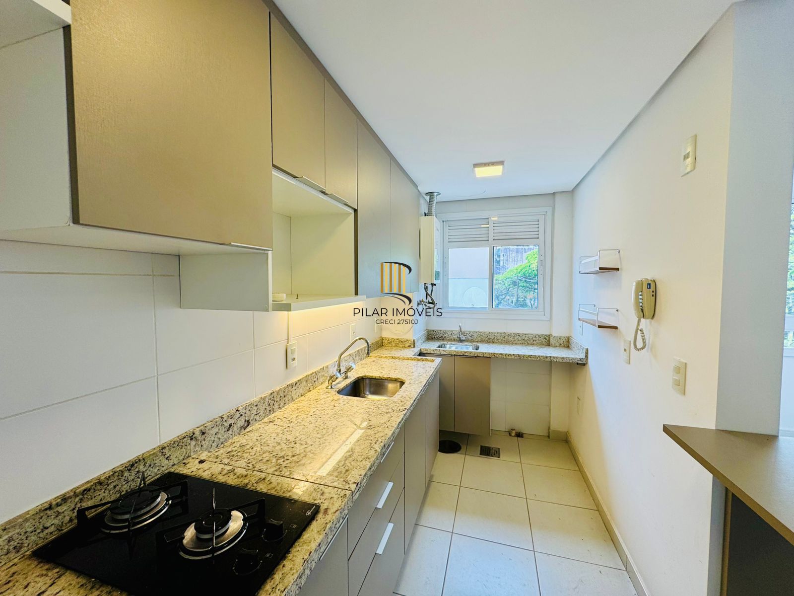 Apartamento 3 dormitórios com 1 suíte no bairro Petrópolis em Porto Alegre.