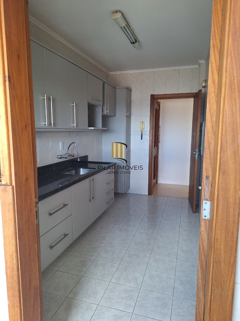 Amplo apartamento de 2D com suíte e vaga