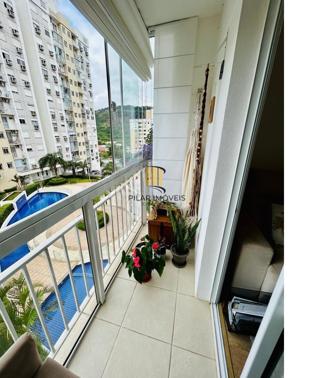 Apartamento Mobiliado com 2 Dormitórios, Suíte e 2 Vagas no Jardim Carvalho – Porto Alegre