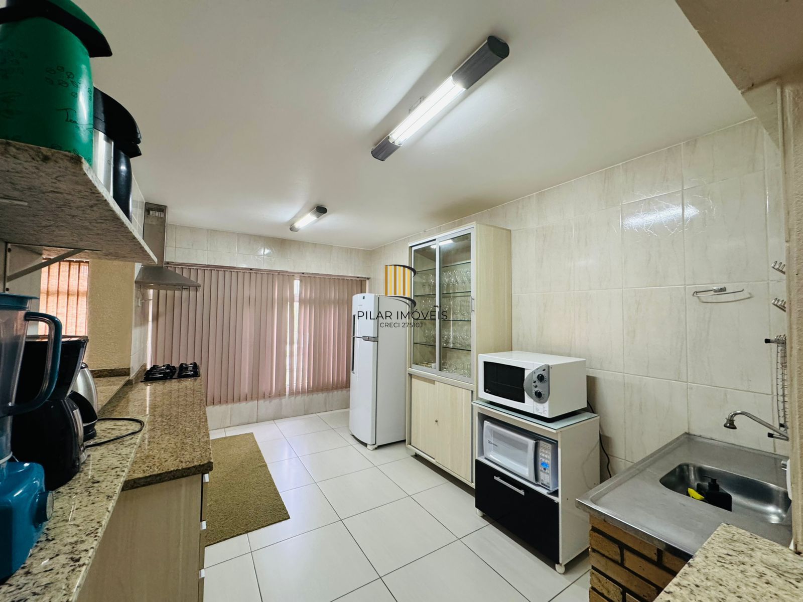 Apartamento com 2 quartos, 47m², reformado, bairro Petrópolis