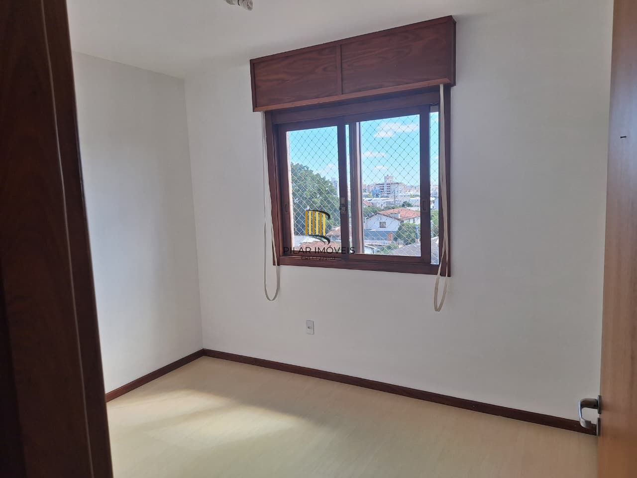 Amplo apartamento de 2D com suíte e vaga