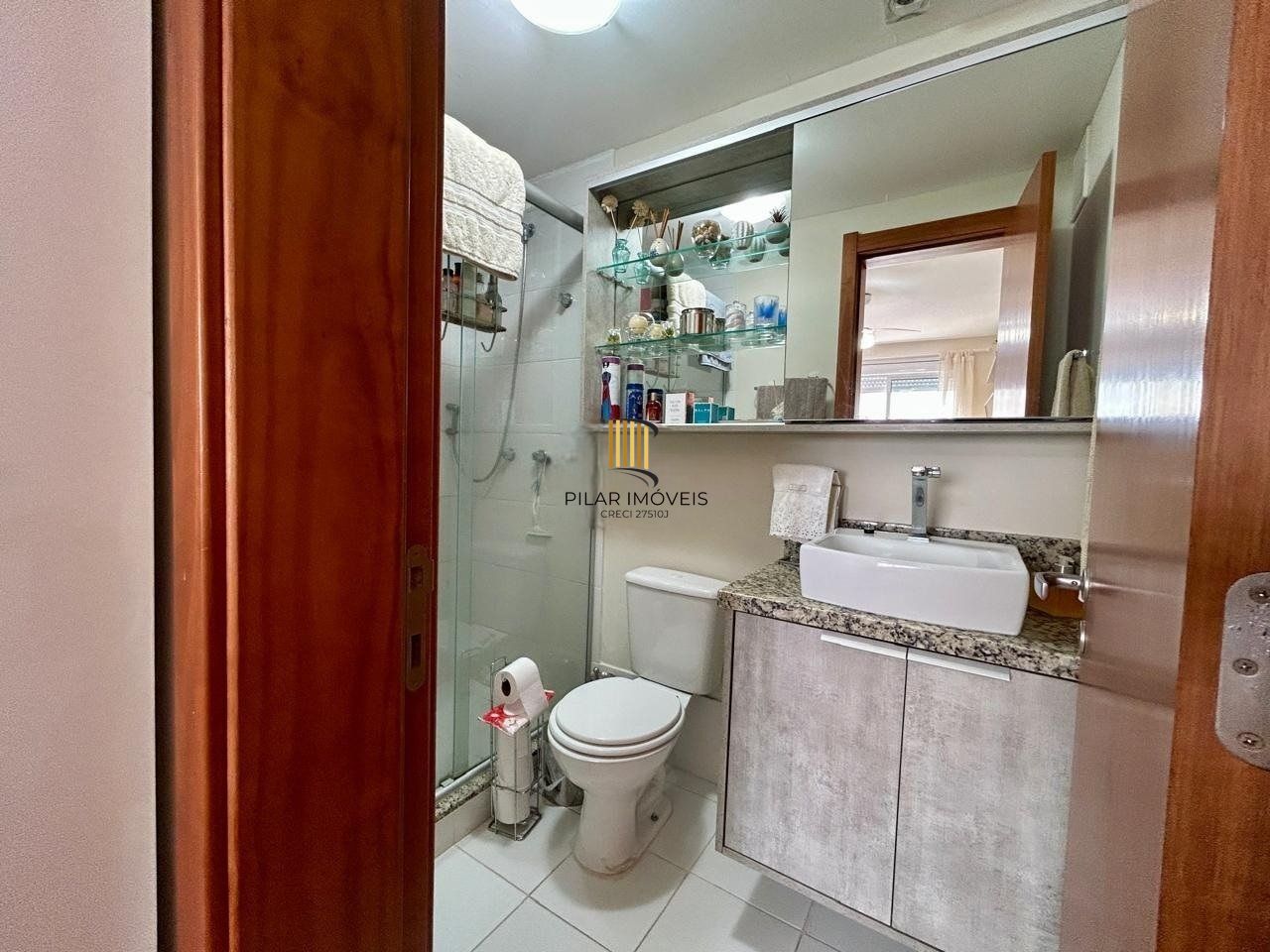 Apartamento Mobiliado com 2 Dormitórios, Suíte e 2 Vagas no Jardim Carvalho – Porto Alegre