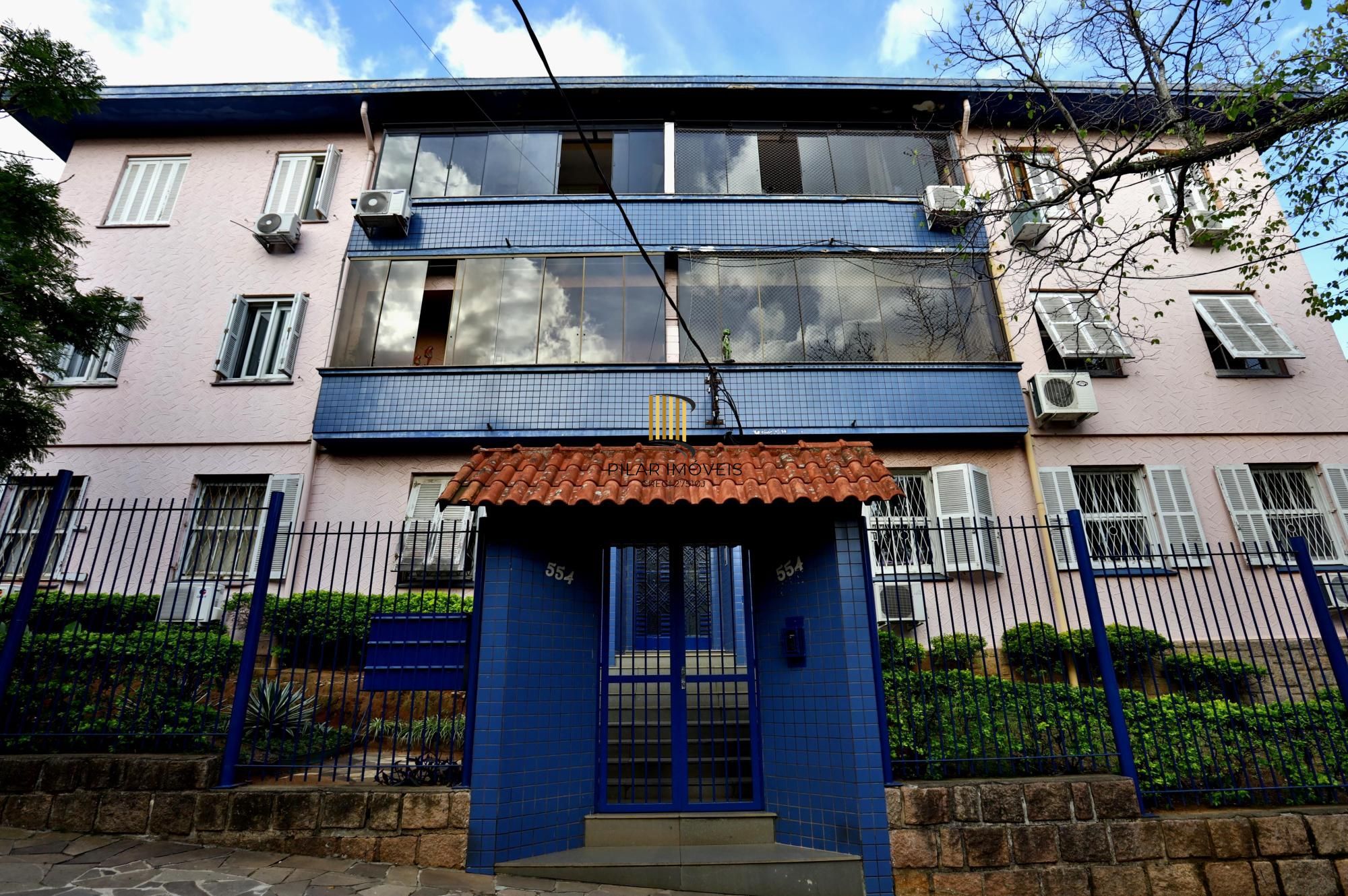 3 dormitórios com 94 privativos com sacada, sol leste, possui 1 vaga