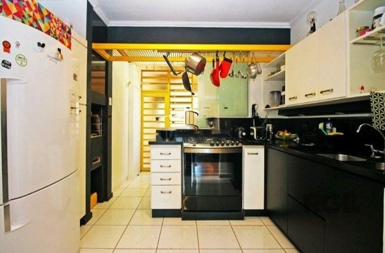 Apartamento Reformado com 3 Dormitórios e 3 Vagas no Petrópolis