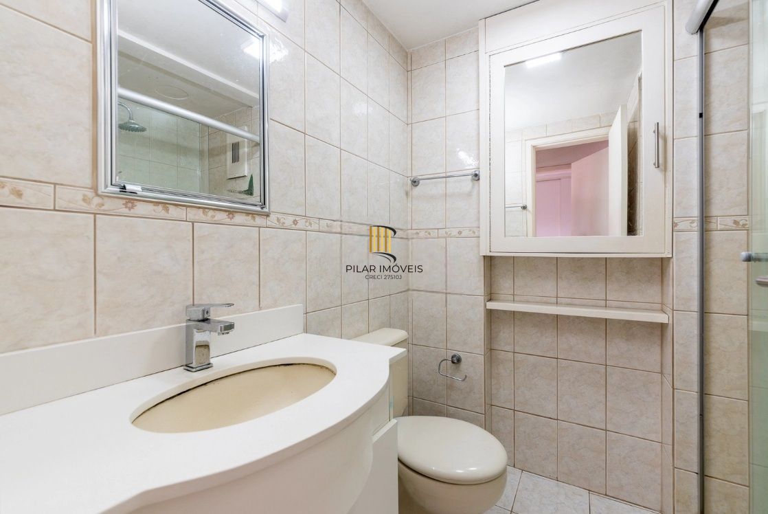 Apartamento com 2 Dormitórios, Churrasqueira, Elevador e Vaga no Petrópolis