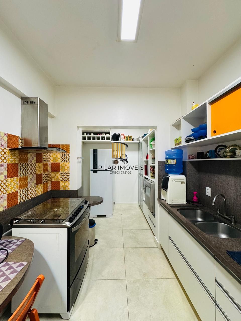 Apartamento Semimobiliado com 3 Dormitórios, 1 Suíte e Elevador