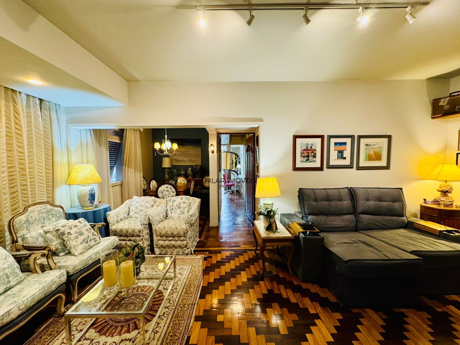 Bom Fim. Apartamento 3 dormitórios com living estendido.