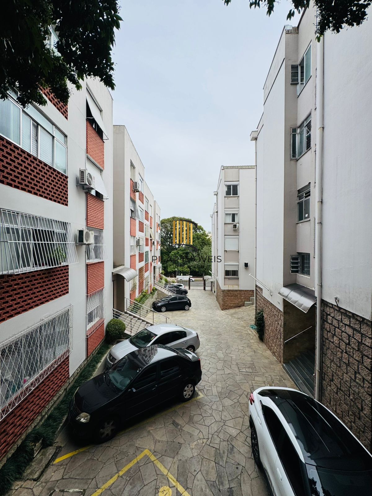 Apartamento com 2 quartos, 47m², reformado, bairro Petrópolis