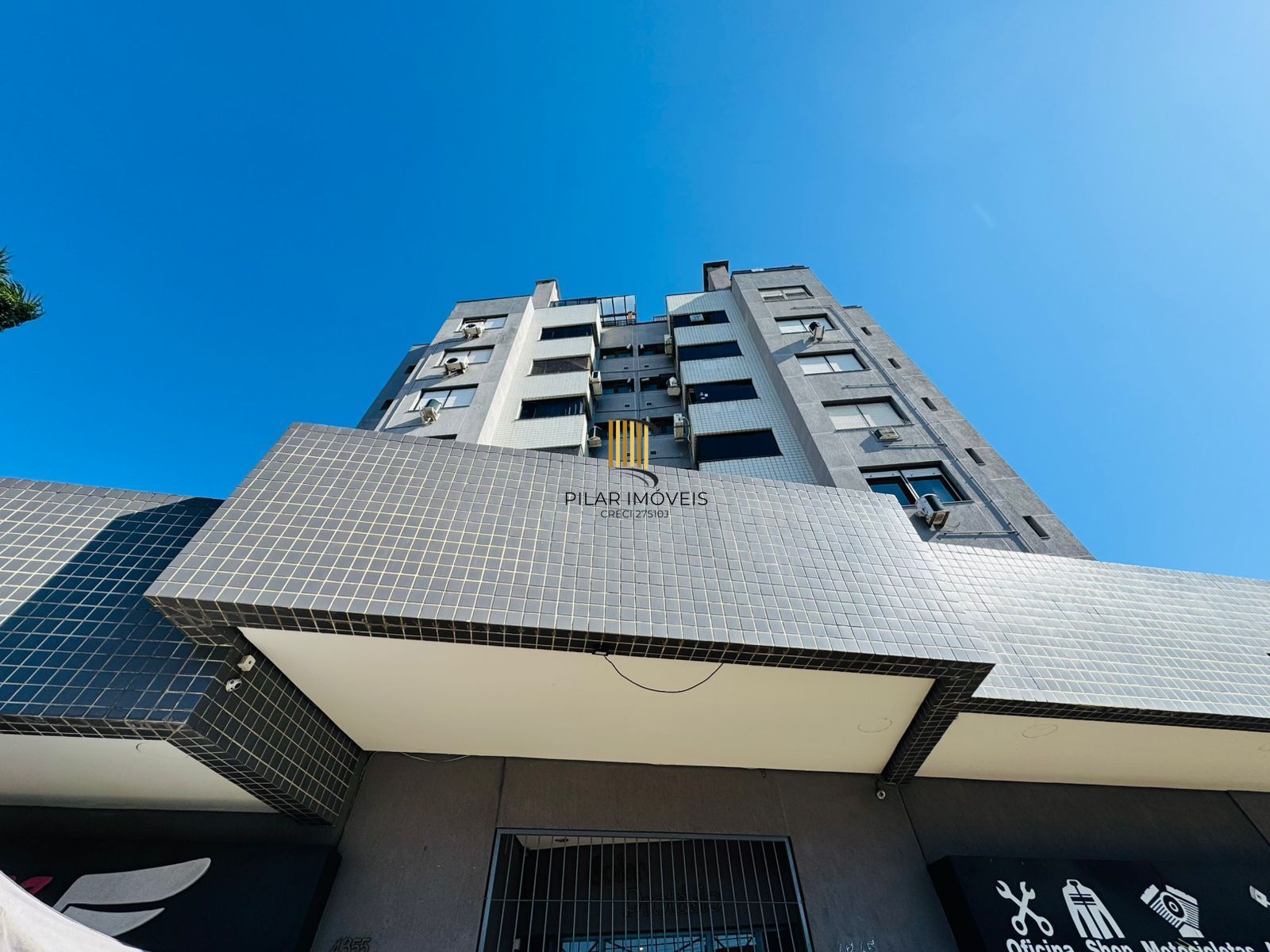 Cobertura com Terraço, Vista Livre e Porteira Fechada na Av. Protásio Alves