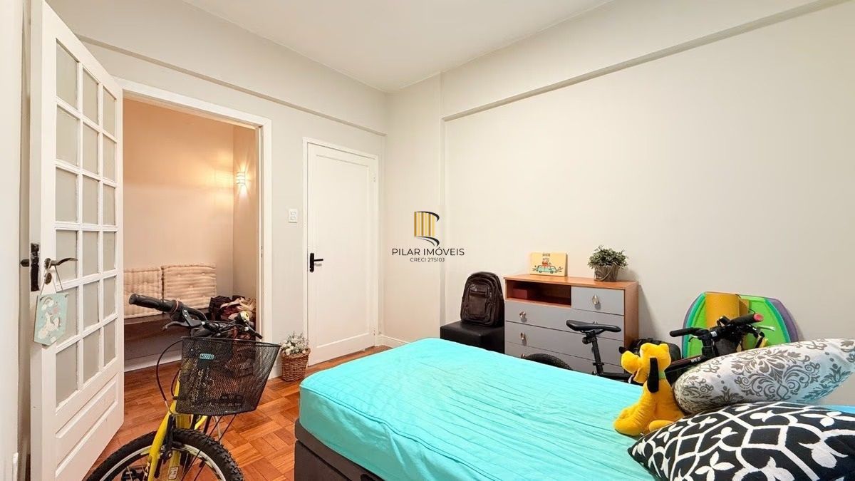 Apartamento Reformado com 3 Quartos e Sacada no Coração do Bom Fim, Próximo à Redenção