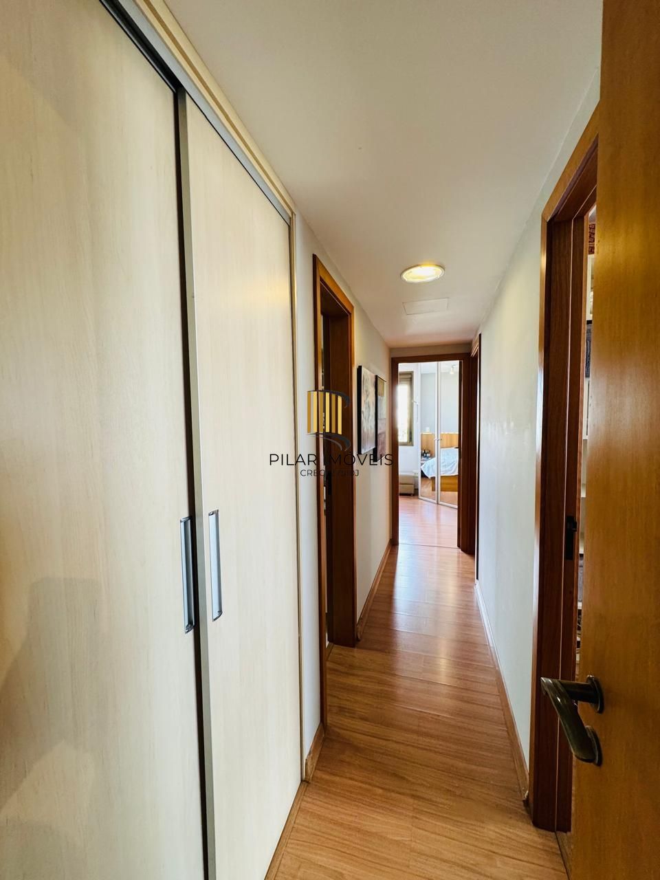 Apartamento 3 dormitórios, 3 banheiros e 2 vagas no Petrópolis