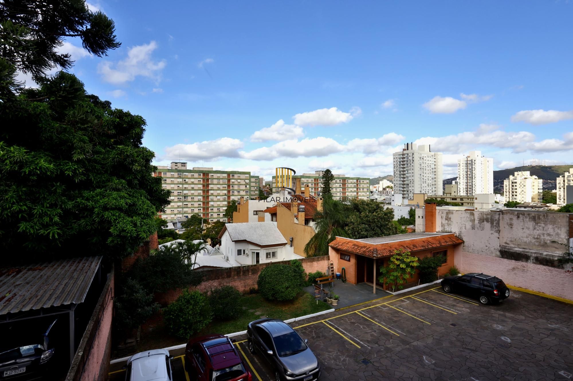 3 dormitórios com 94 privativos com sacada, sol leste, possui 1 vaga