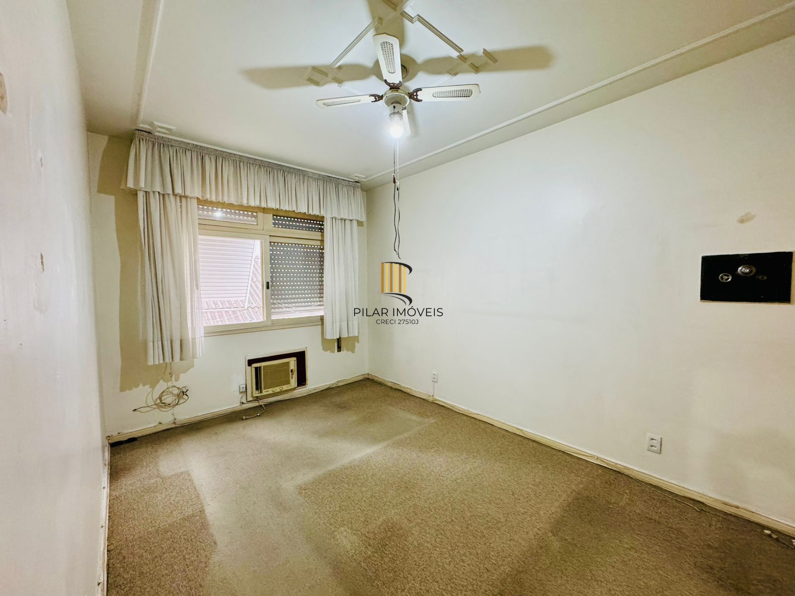 Bom Fim. Apartamento 3 dormitórios com living estendido.