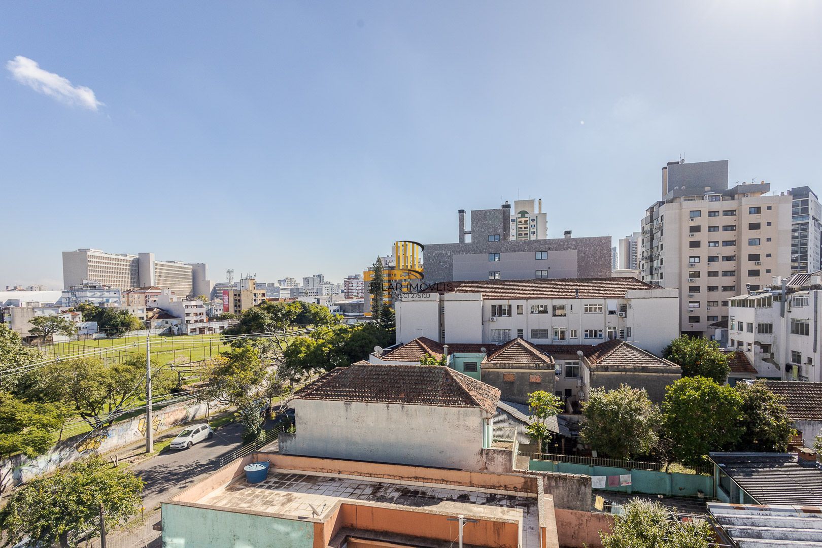 2 dormitórios com excelente localização e posiçã solar, junto ao Hospital de Clínicas