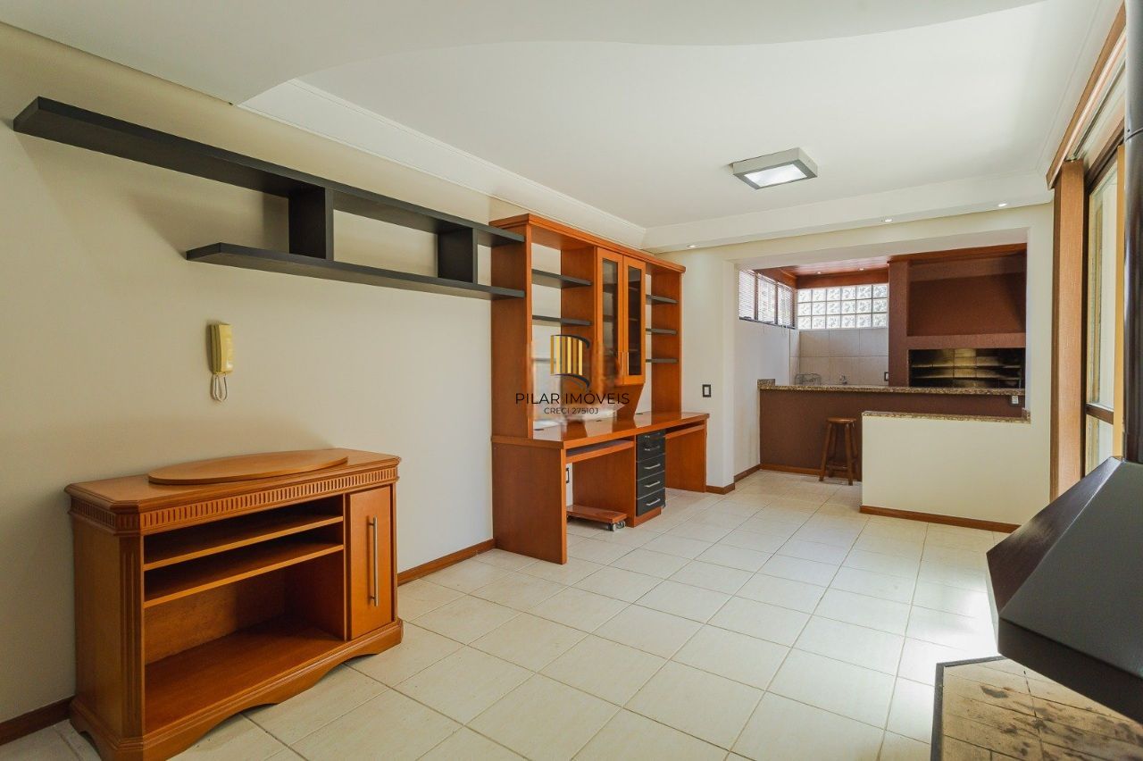 Cobertura charmosa com terraço e 2 vagas no Petrópolis