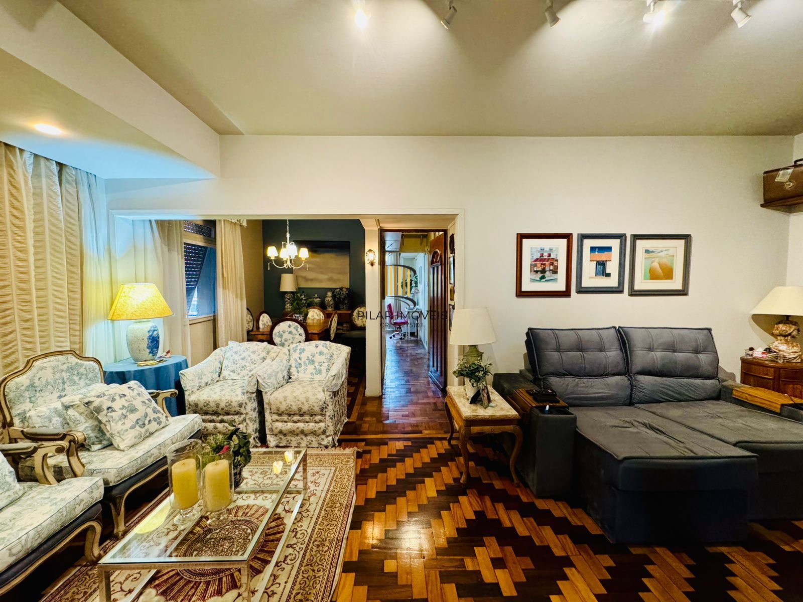 Bom Fim. Apartamento 3 dormitórios com living estendido.