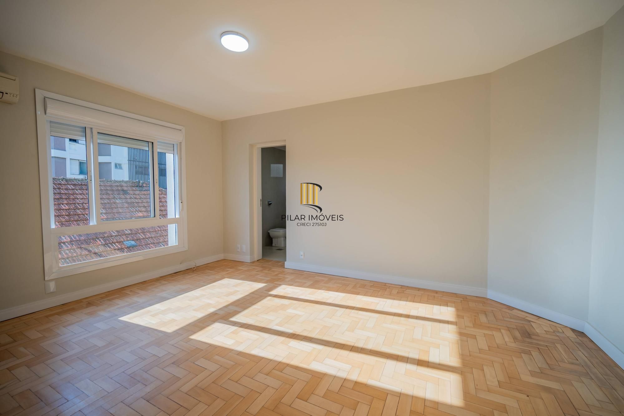 Apartamento com 3 suítes com vista e totalmente reforamdo no Moinhos de Vento