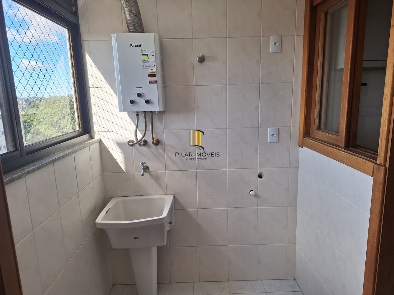 Amplo apartamento de 2D com suíte e vaga