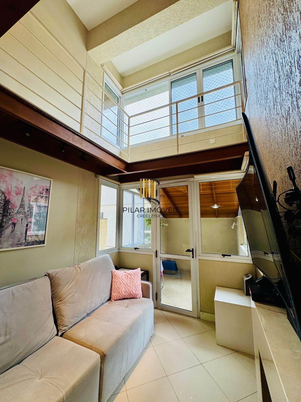 Duplex na Bela Vista, 2 dormitórios com espaço para home office, lareira e 2 vagas