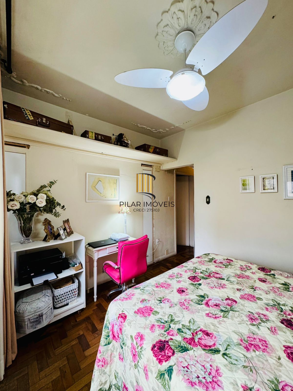 Bom Fim. Apartamento 3 dormitórios com living estendido.