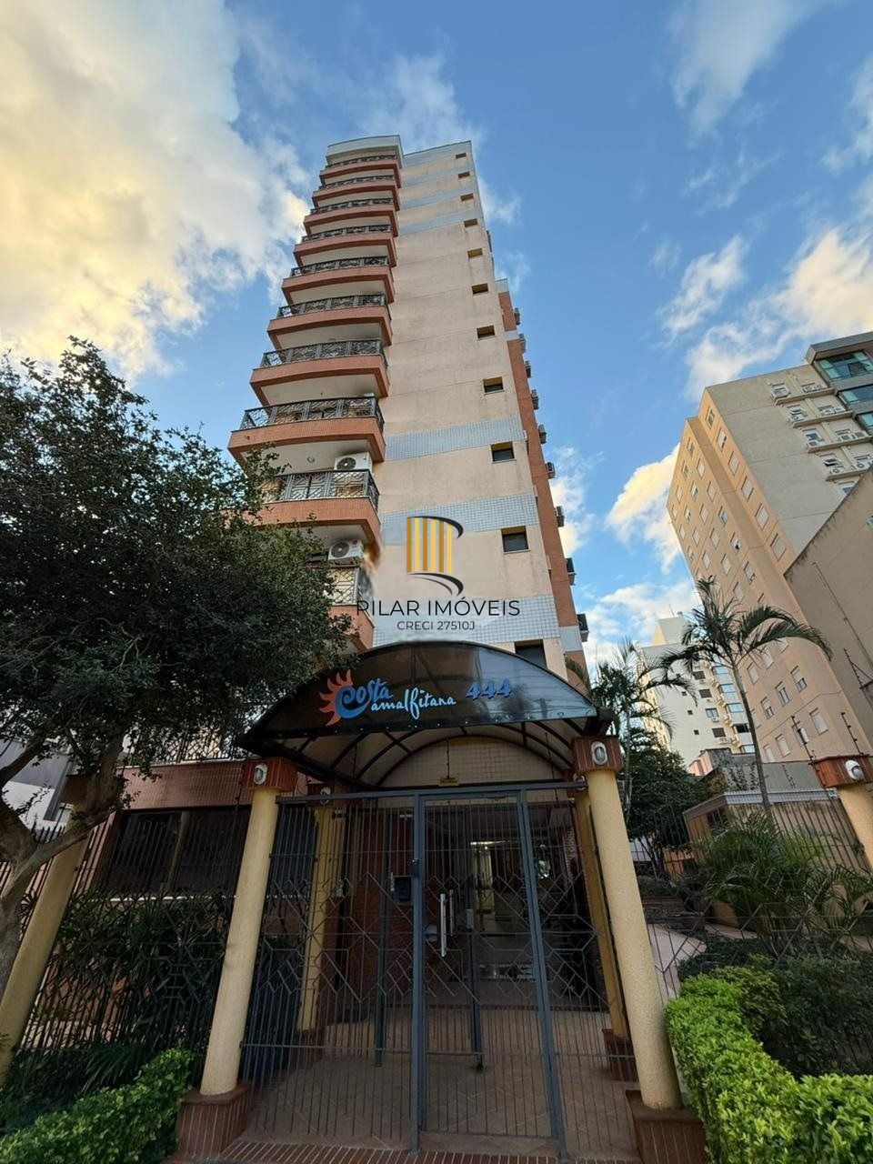 Apartamento Impecável com Vista Panorâmica, 2 Suítes e Living Ampliado