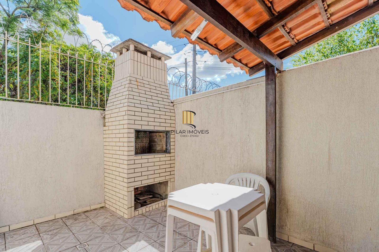 Sobrado com 2 ormitórios e 3 vagas de garagem