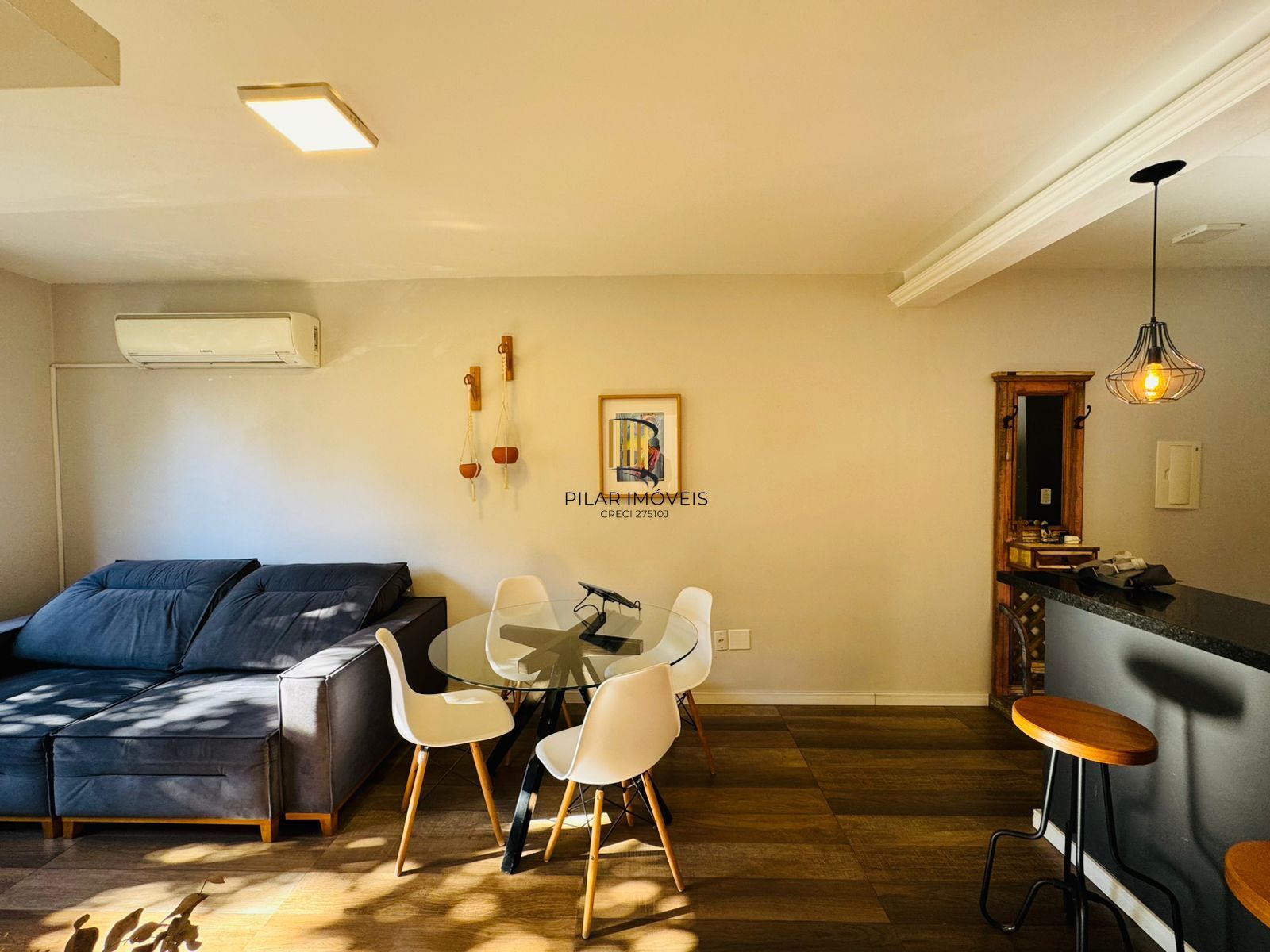 Apartamento Reformado, Ensolarado e a Poucos Passos da Redenção