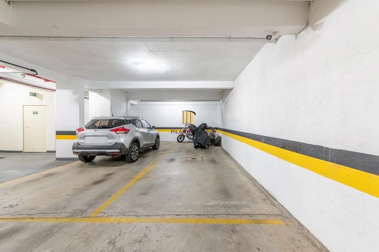 Apartamento de 2 dormitórios 1 suíte e 2 vagas no Petrópolis.