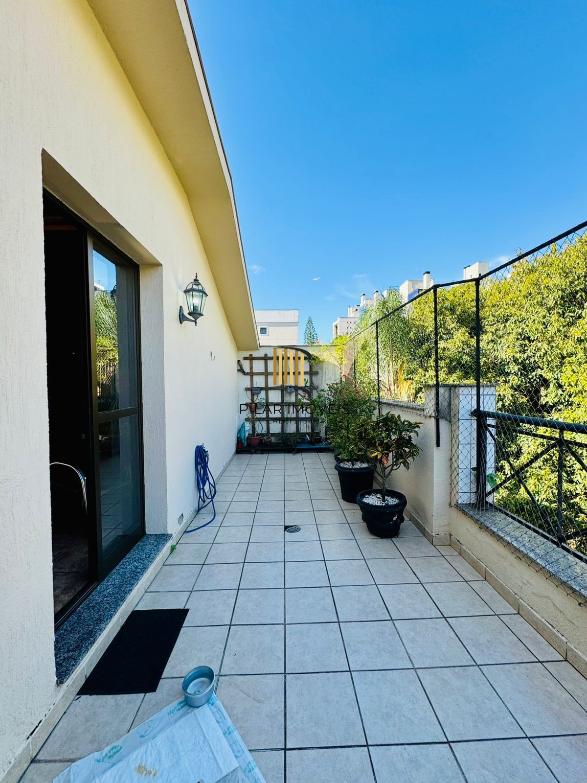 Cobertura no Coração do Petrópolis – 140m² de Conforto e Charme