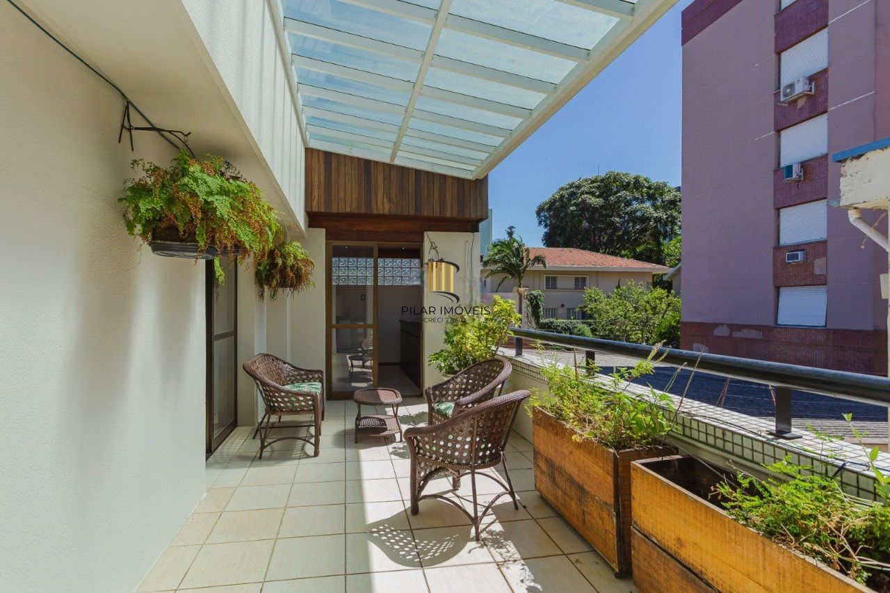 Cobertura charmosa com terraço e 2 vagas no Petrópolis